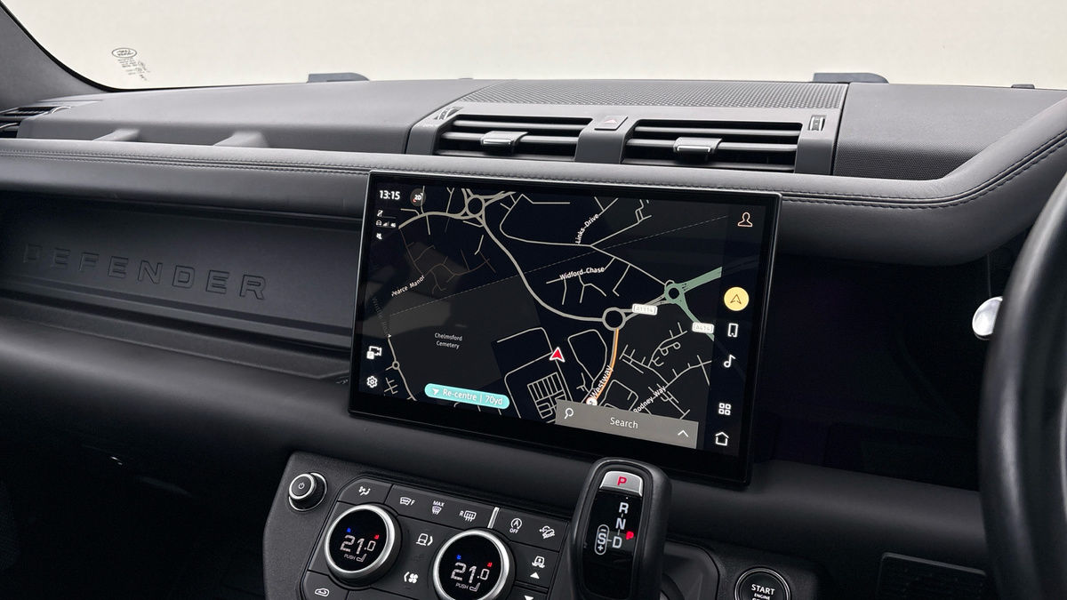 Land Rover Defender 130 Urban Image 14