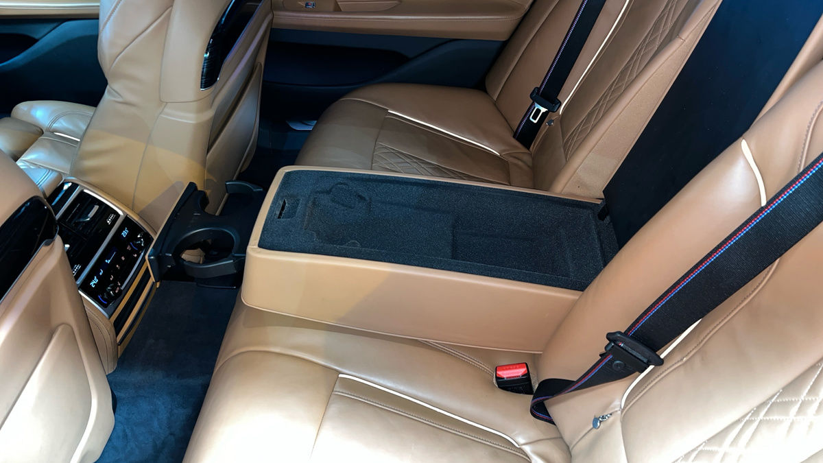 BMW 7 Series Image 9