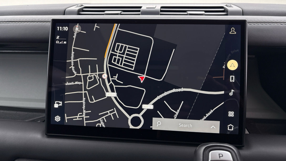 Land Rover Defender 110 Urban Image 17