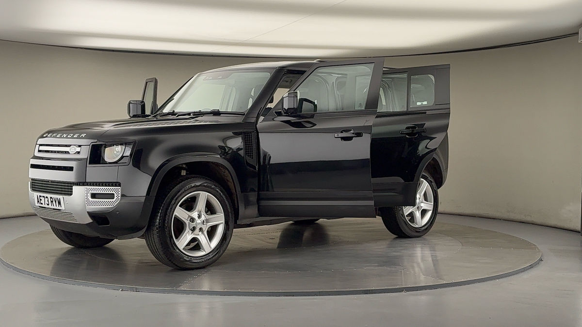 Land Rover Defender 110 Image 22
