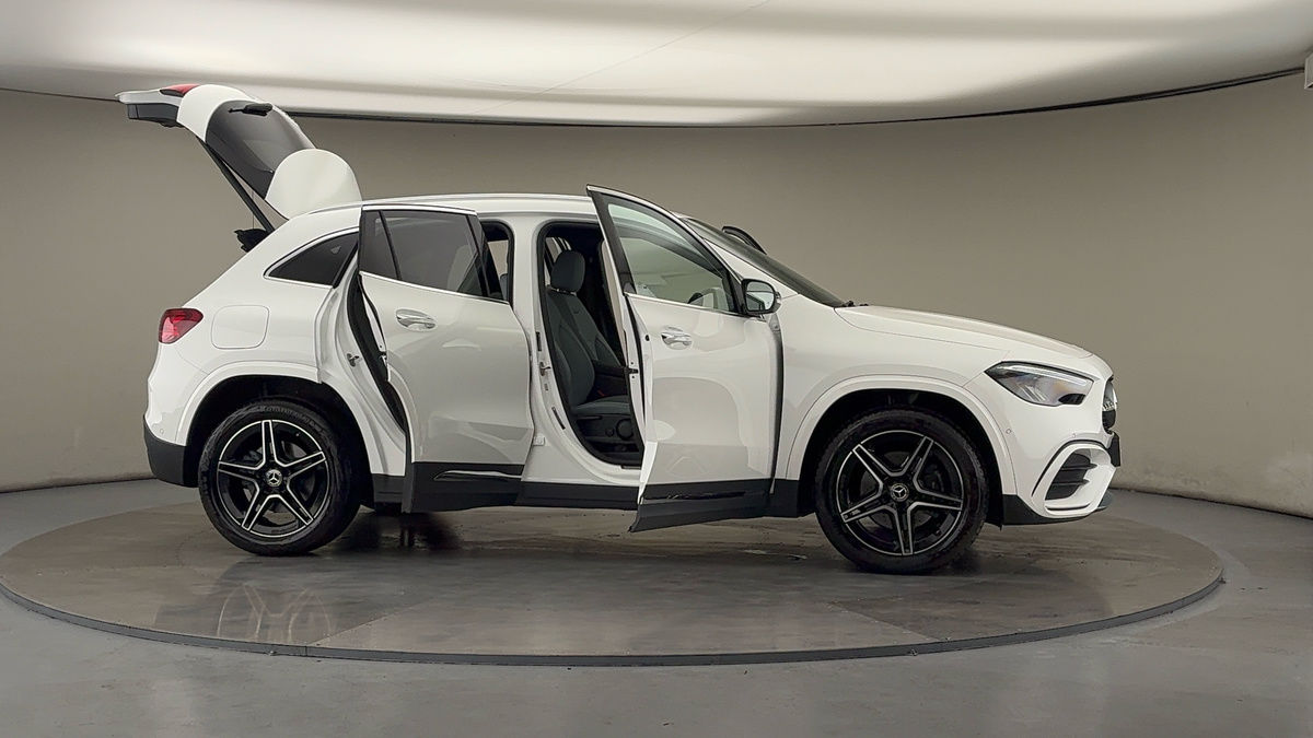 More views of Mercedes-Benz GLA
