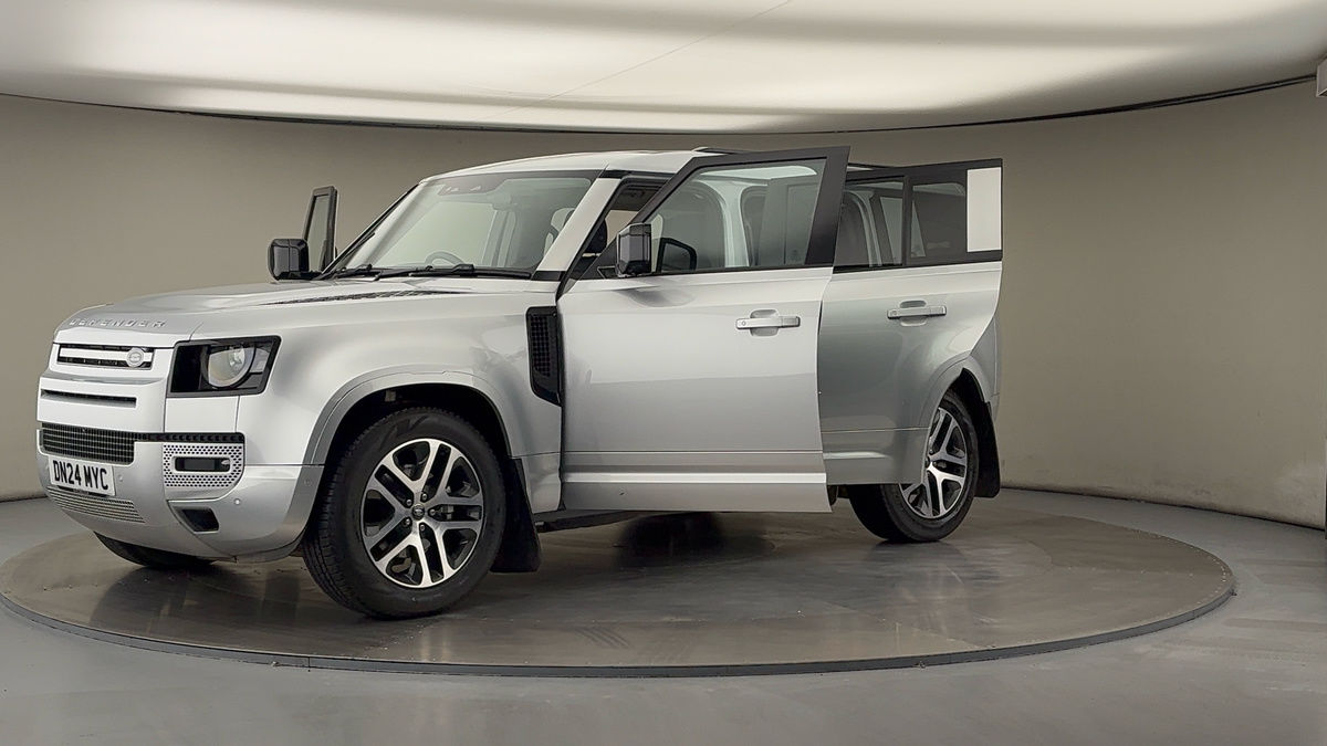 Land Rover Defender 110 Image 22