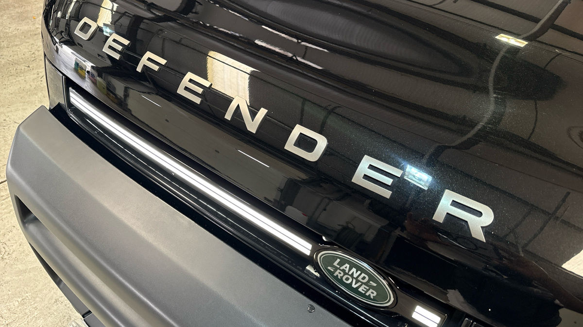 Land Rover Defender 110 Image 20
