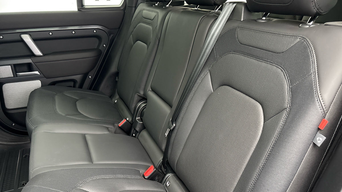 Land Rover Defender 130 Urban Image 8