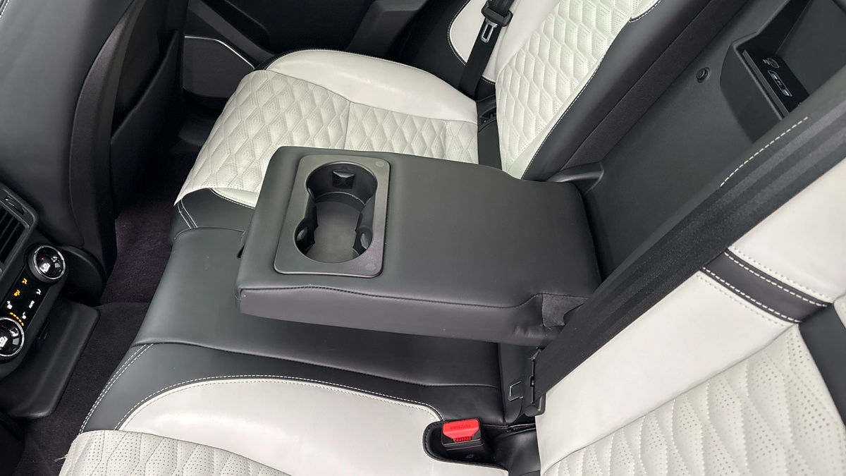Land Rover Range Rover Velar Image 9