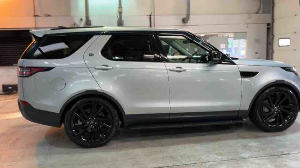 More views of Land Rover Discovery