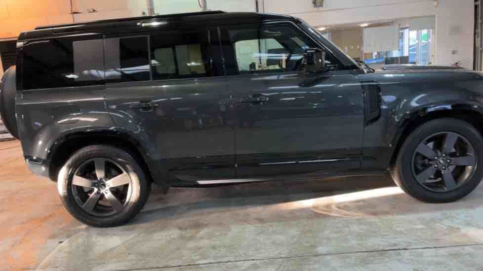 More views of Land Rover Defender 110