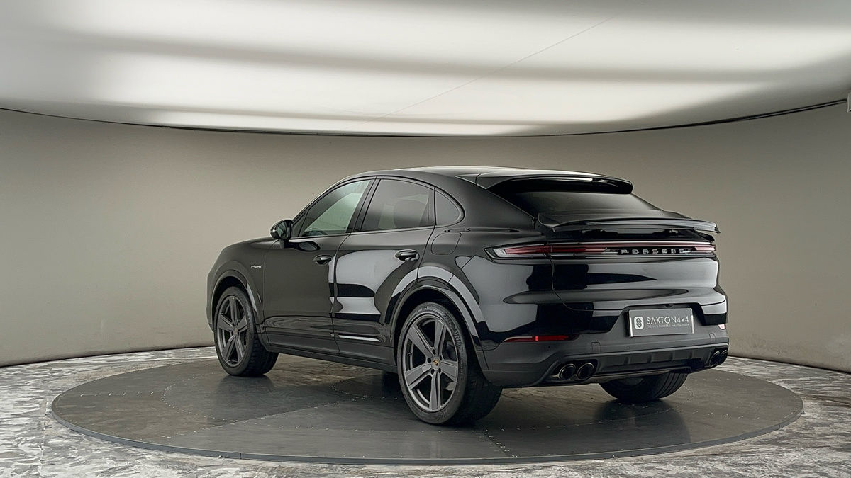 Porsche Cayenne Image 2