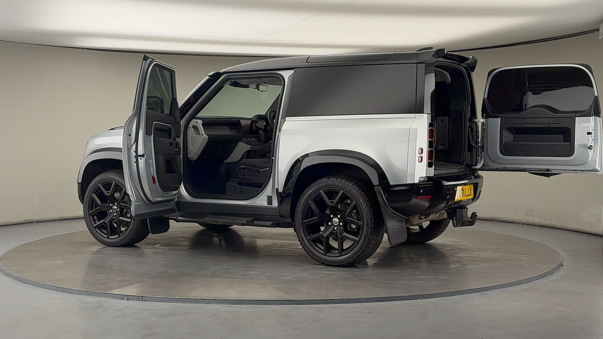 More views of Land Rover Defender 90