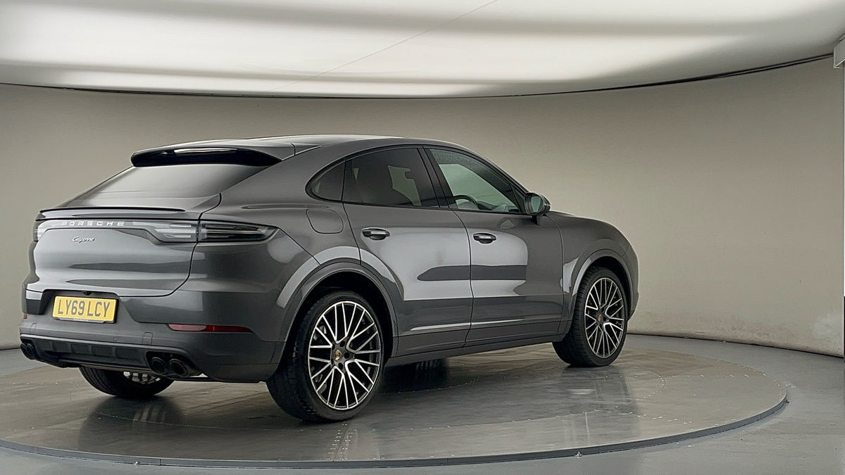 Porsche Cayenne Image 21