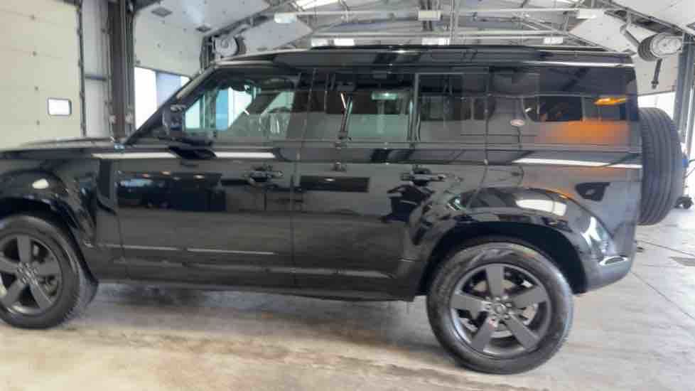 More views of Land Rover Defender 110