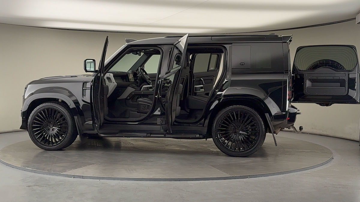 More views of Land Rover Defender 110