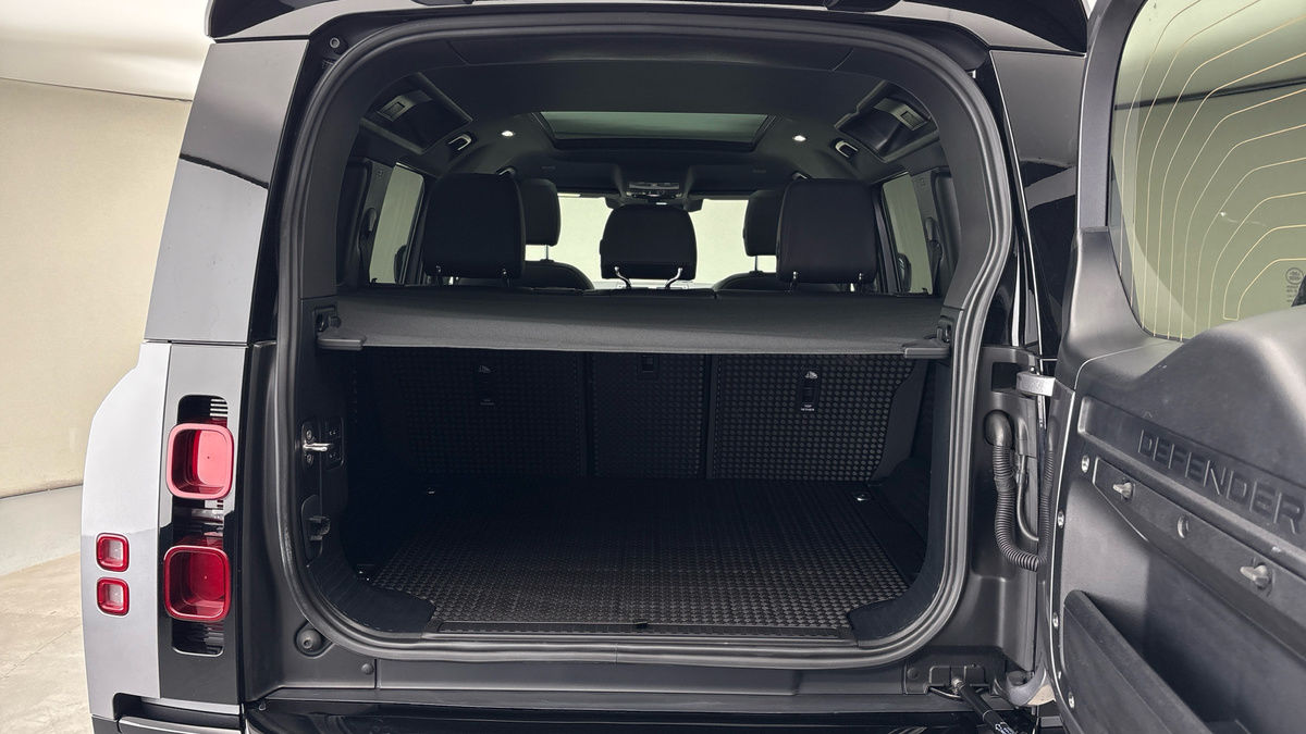 Land Rover Defender 110 Urban Image 11