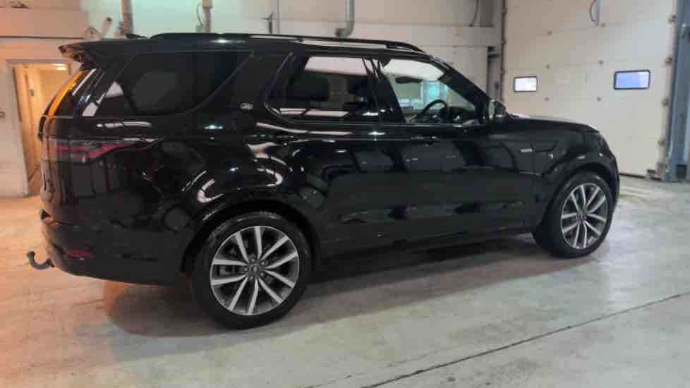 More views of Land Rover Discovery