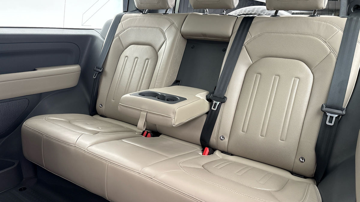 Land Rover Defender 90 Image 9