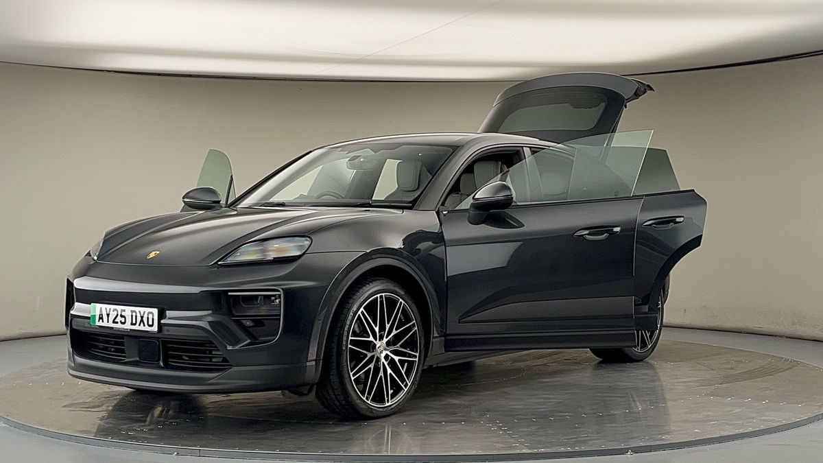 More views of Porsche Macan