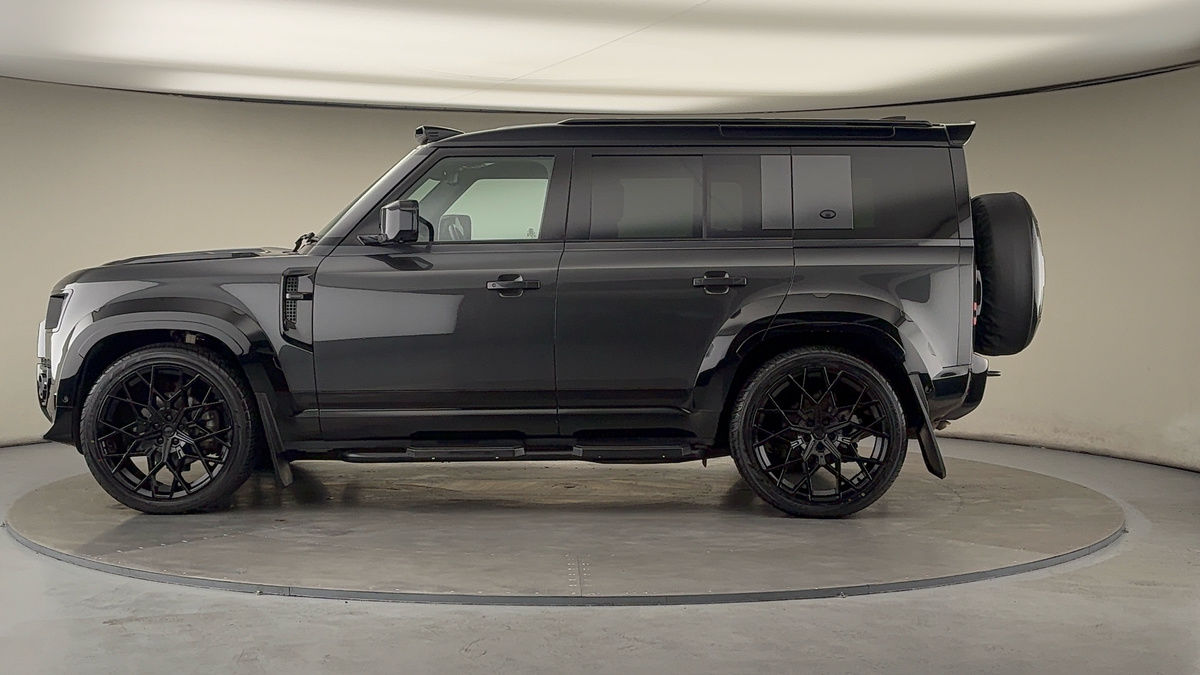 Land Rover Defender 110 Urban Image 30