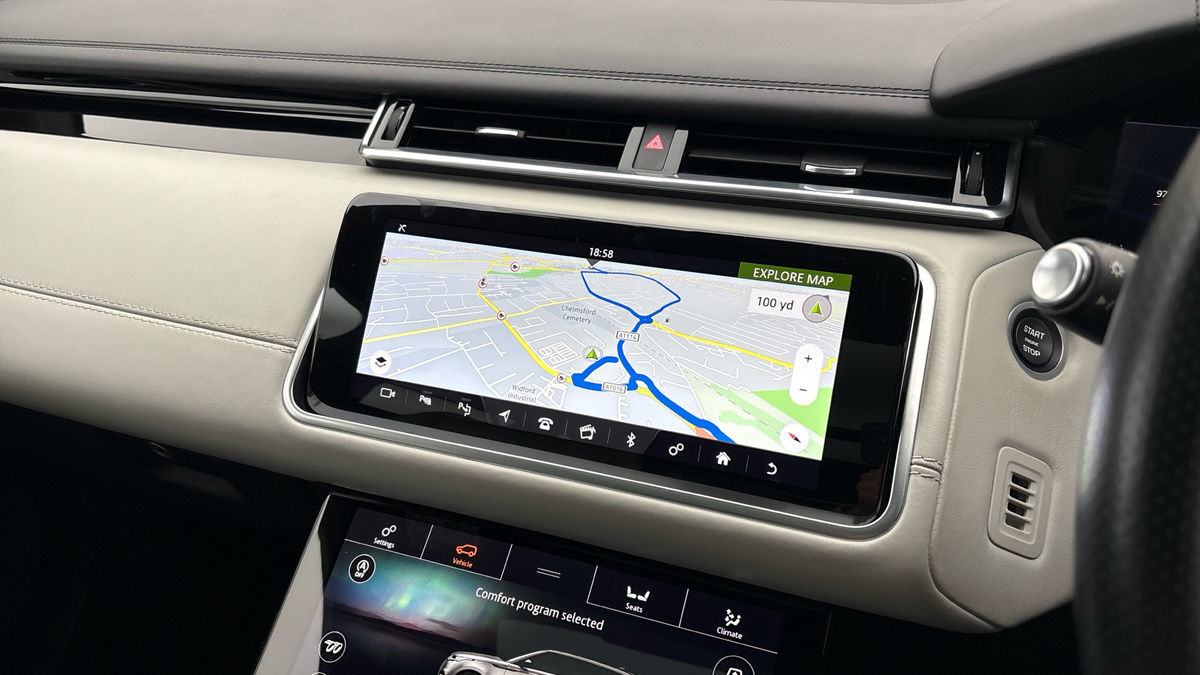 Land Rover Range Rover Velar Image 17