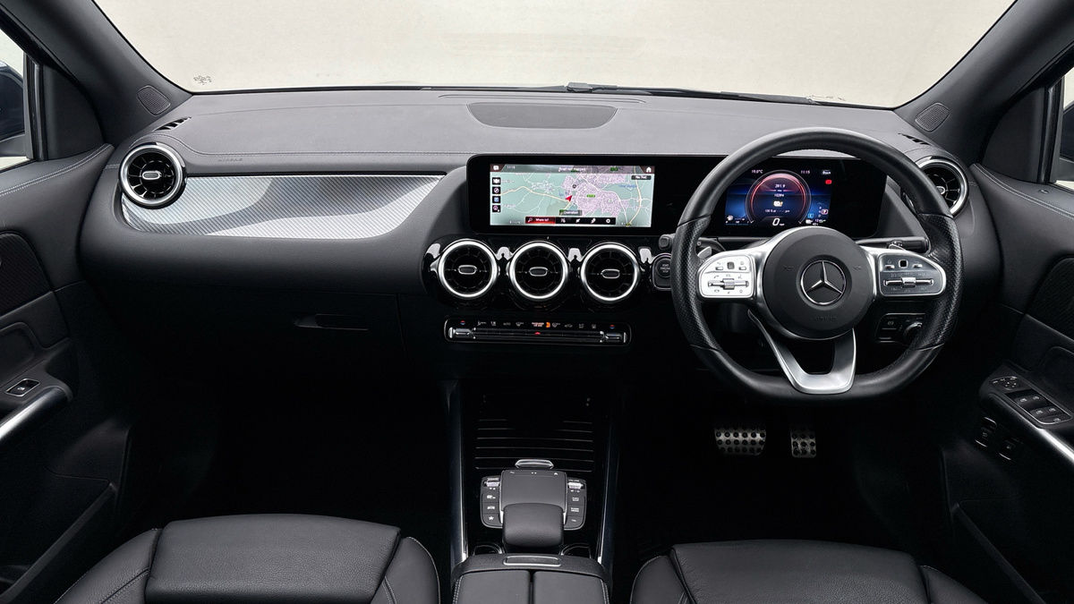 Mercedes-Benz GLA Image 12