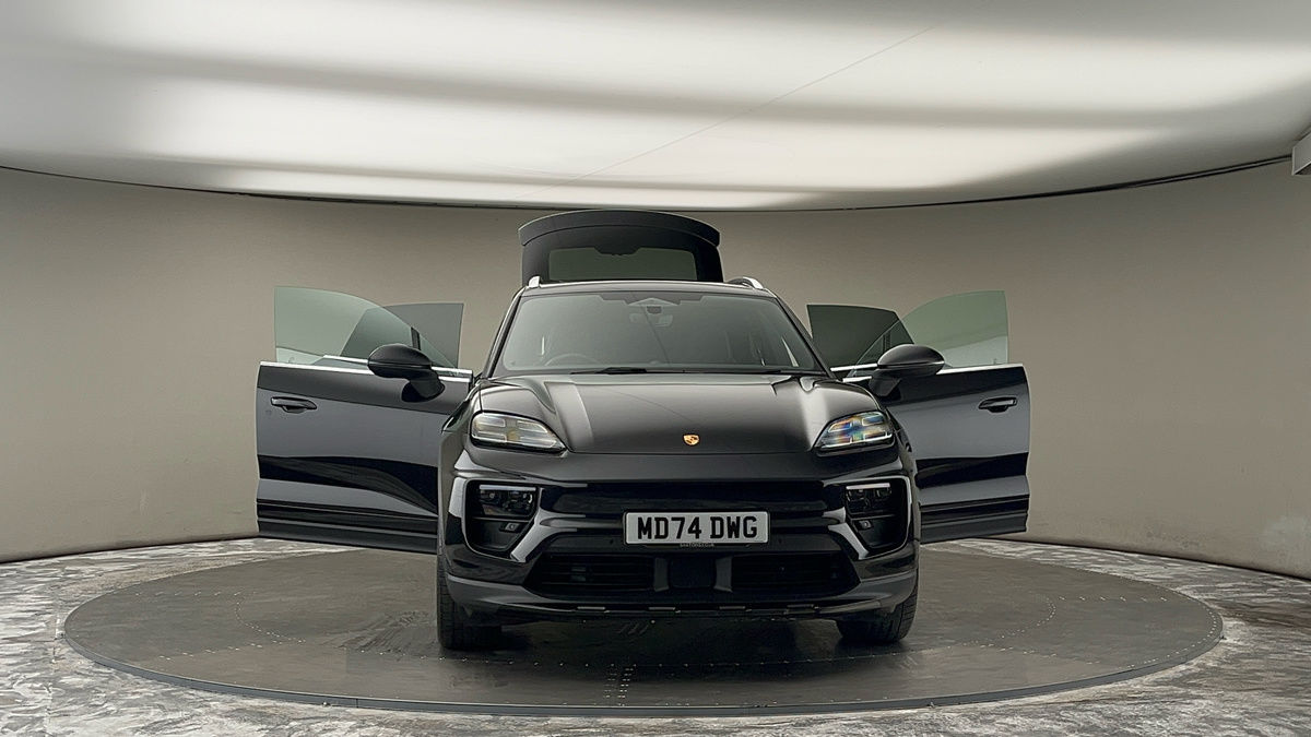 More views of Porsche Macan