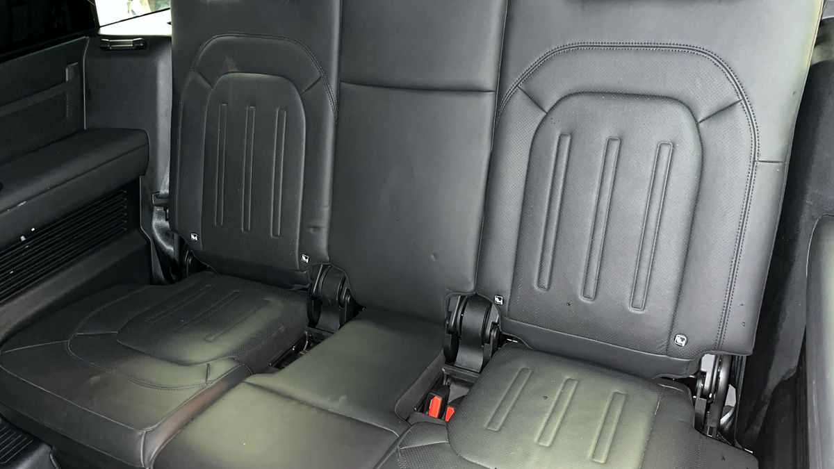 Land Rover Defender 130 Image 22