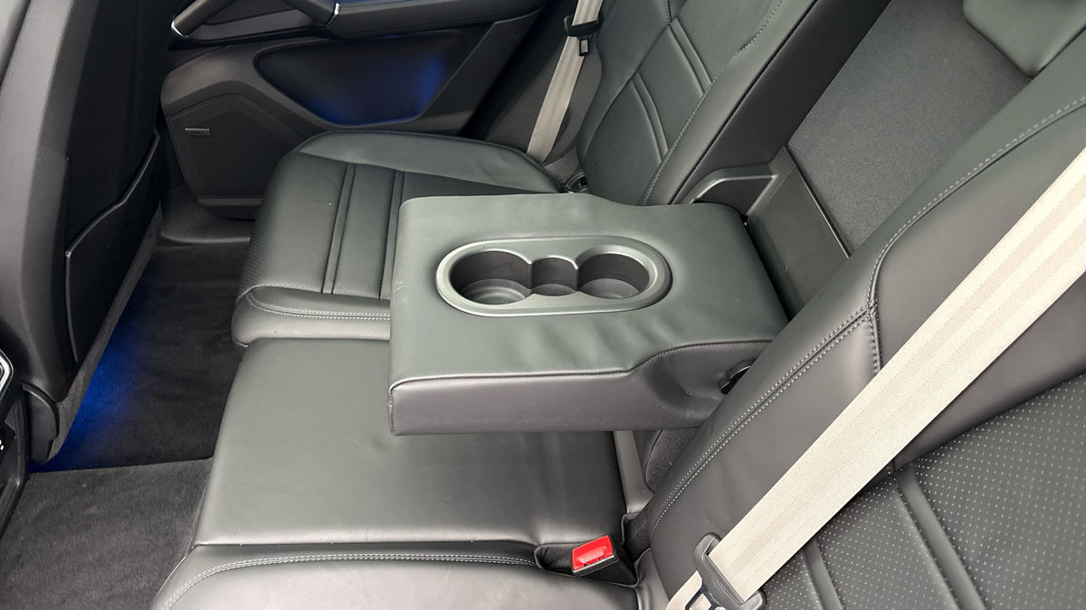 Porsche Cayenne Image 9