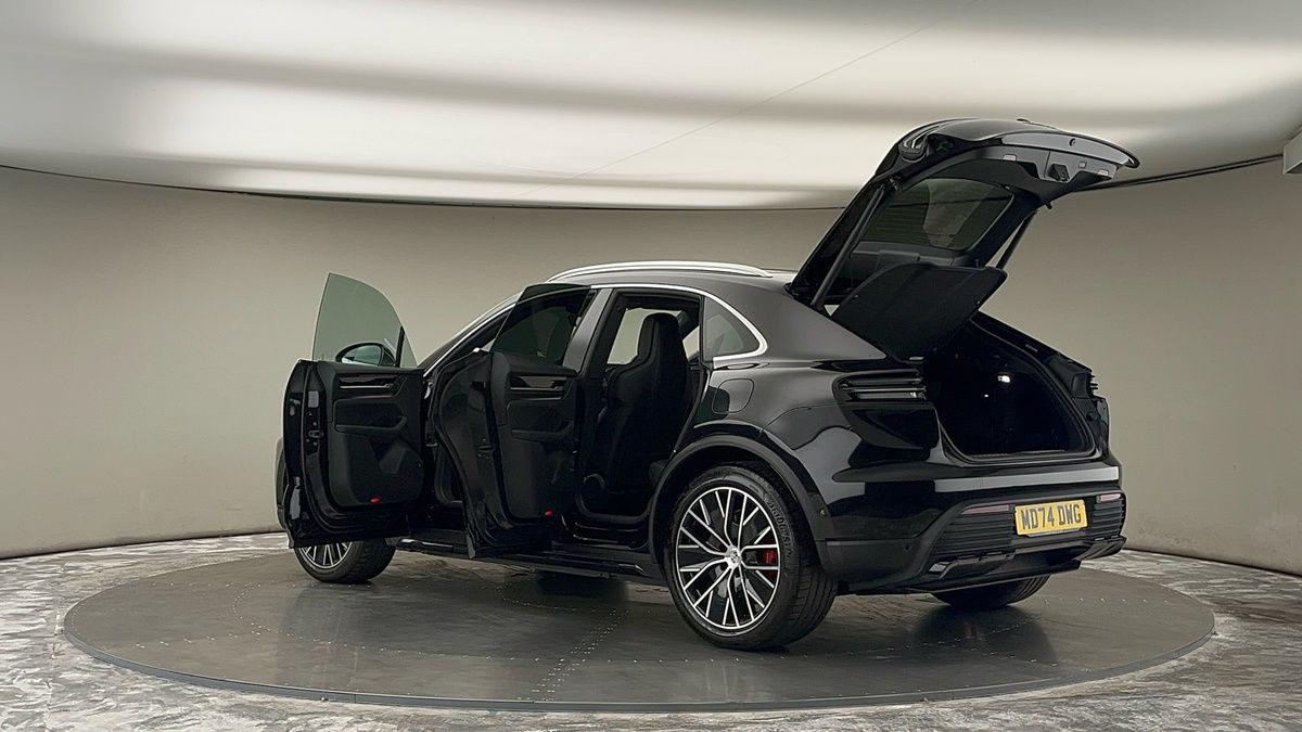 More views of Porsche Macan