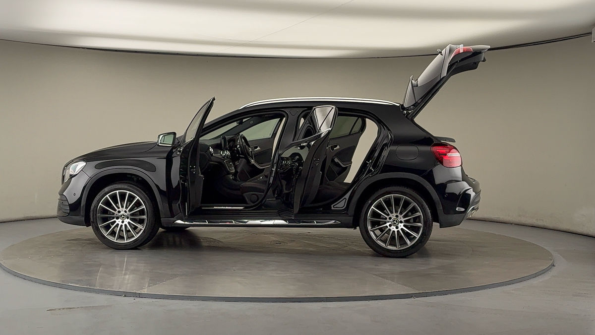 More views of Mercedes-Benz GLA
