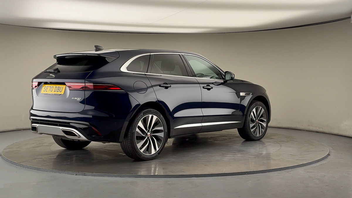 Jaguar F-PACE Image 21