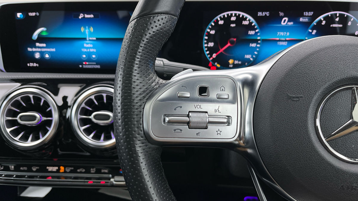 Mercedes-Benz CLA Image 13