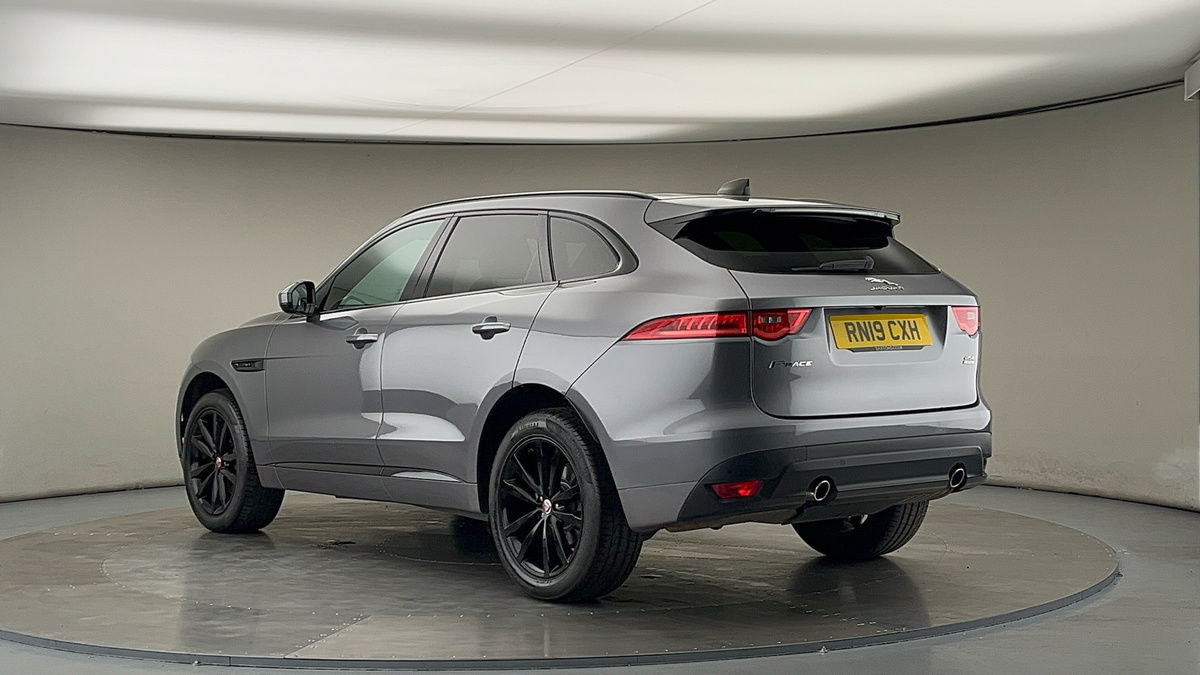 Jaguar F-PACE Image 2