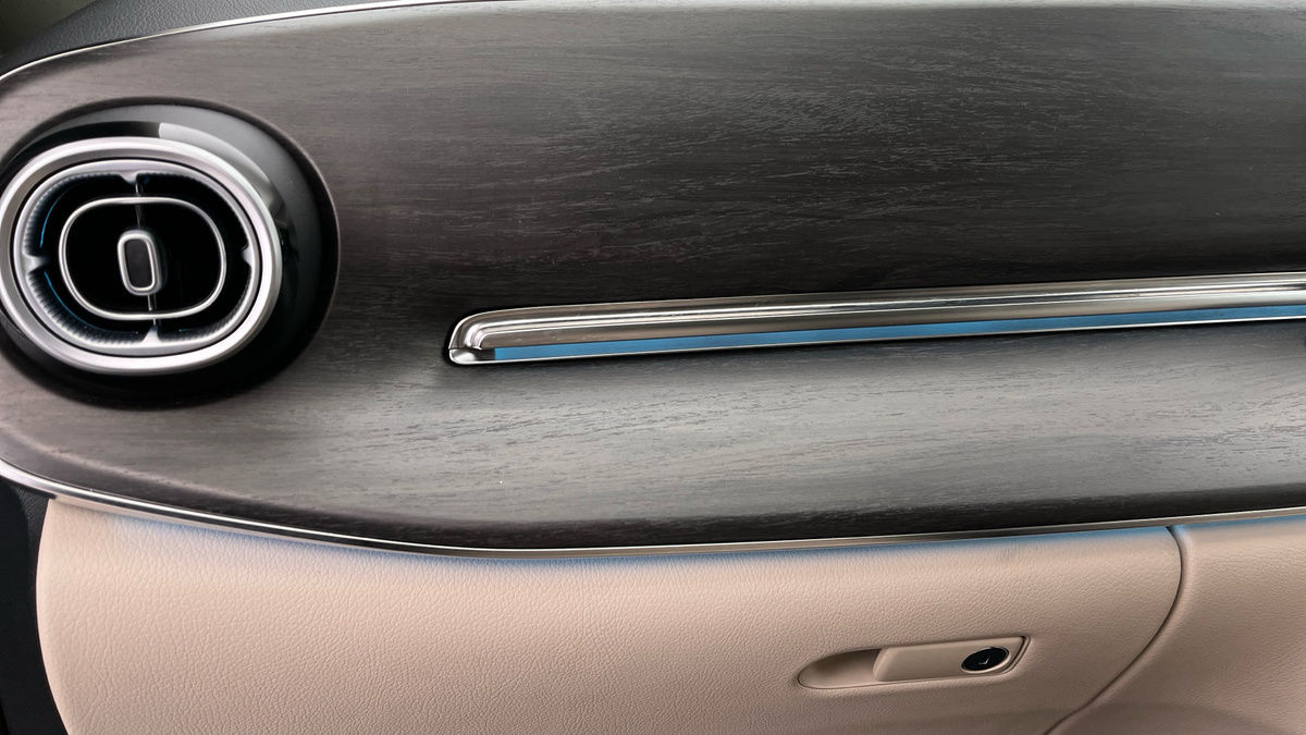 Mercedes-Benz V Class Image 25