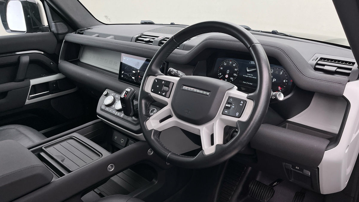 Land Rover Defender 110 Image 5