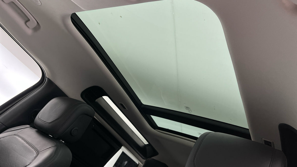 Land Rover Defender 90 Image 6