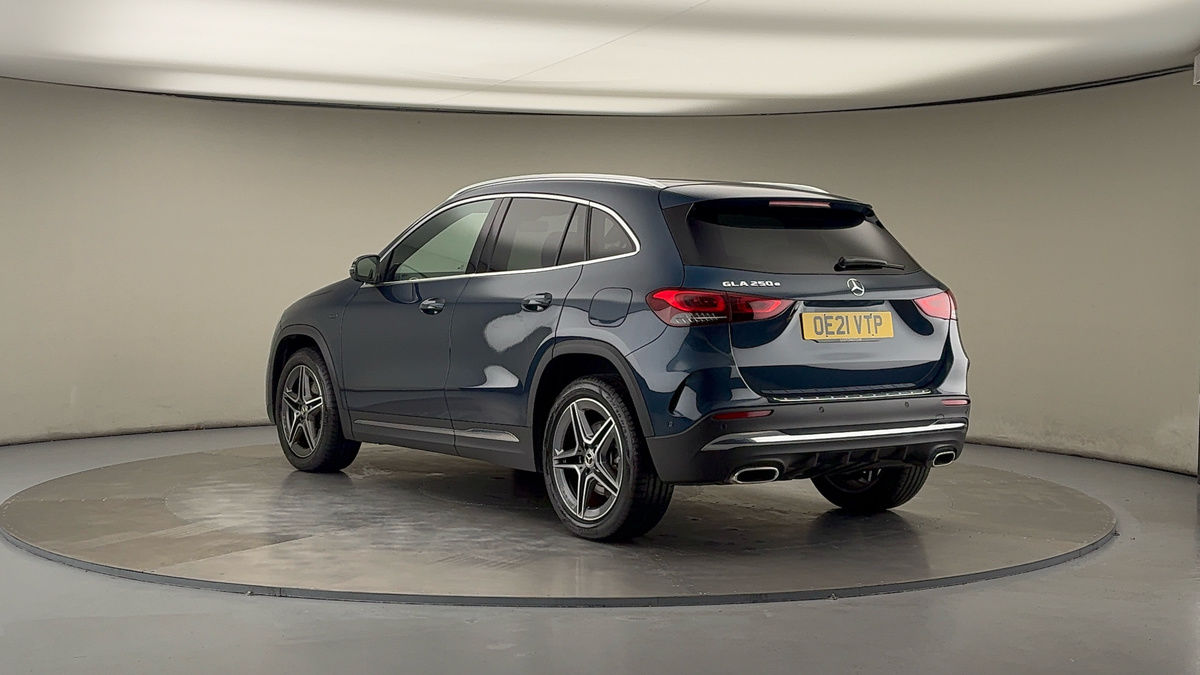 Mercedes-Benz GLA Image 2