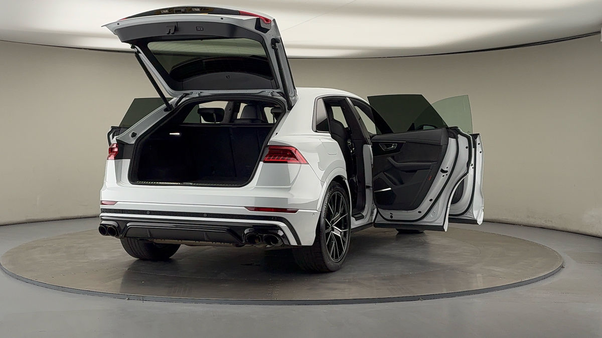 More views of Audi Q8