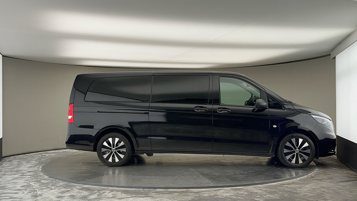 More views of Mercedes-Benz Vito
