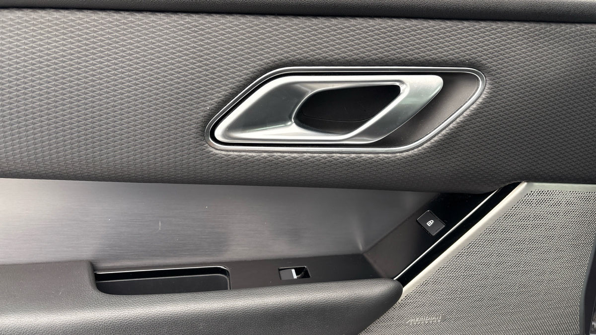 Land Rover Range Rover Velar Image 19
