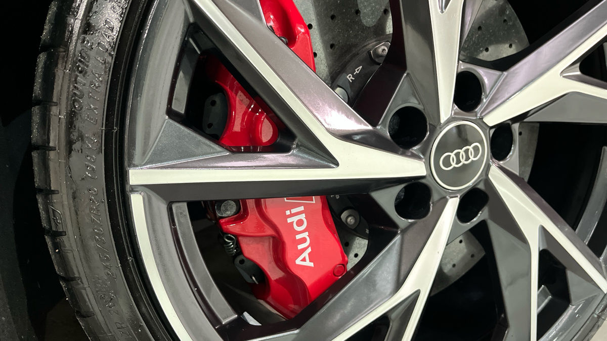 Audi R8 Image 21