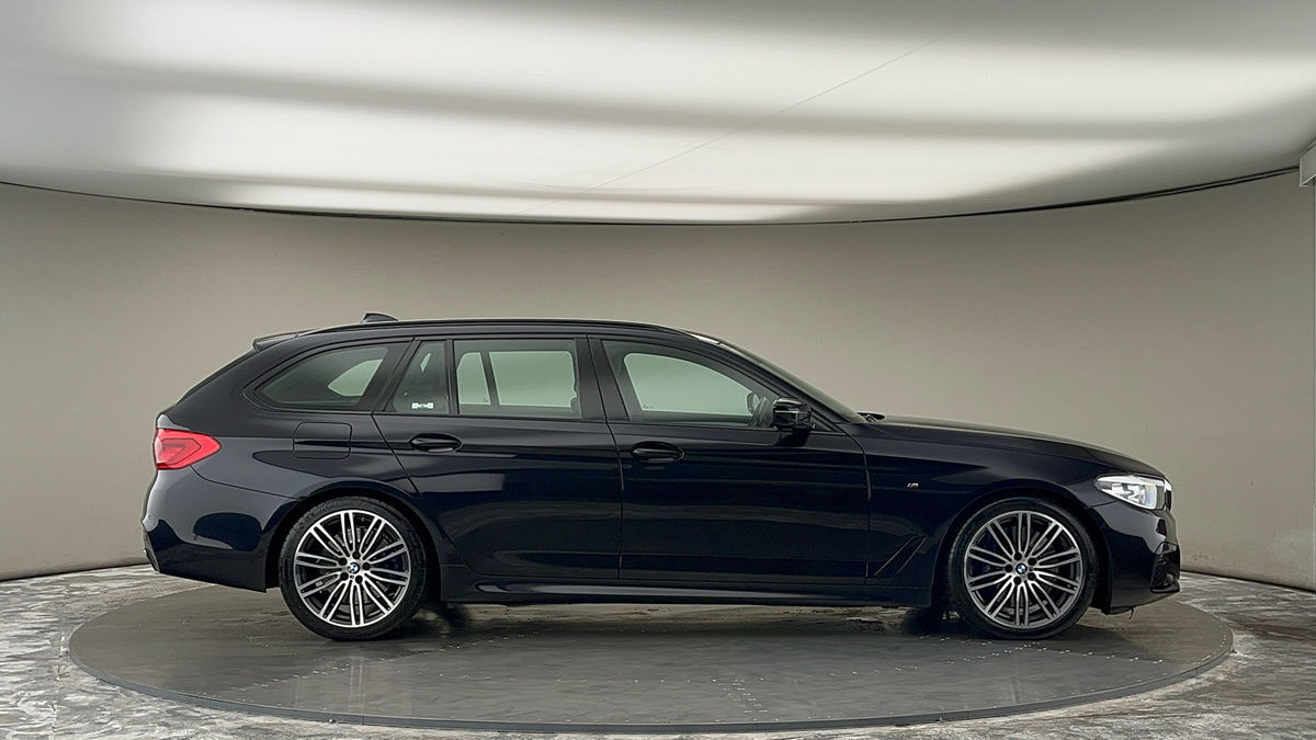 BMW 5 Series Image 16
