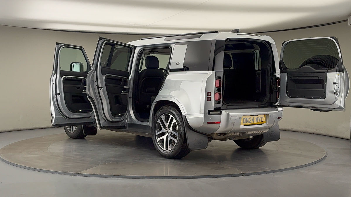 More views of Land Rover Defender 110