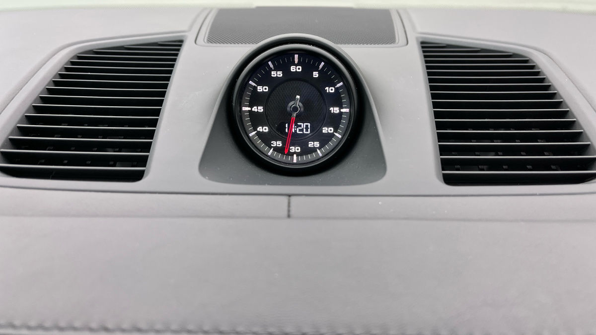 Porsche Cayenne Image 25