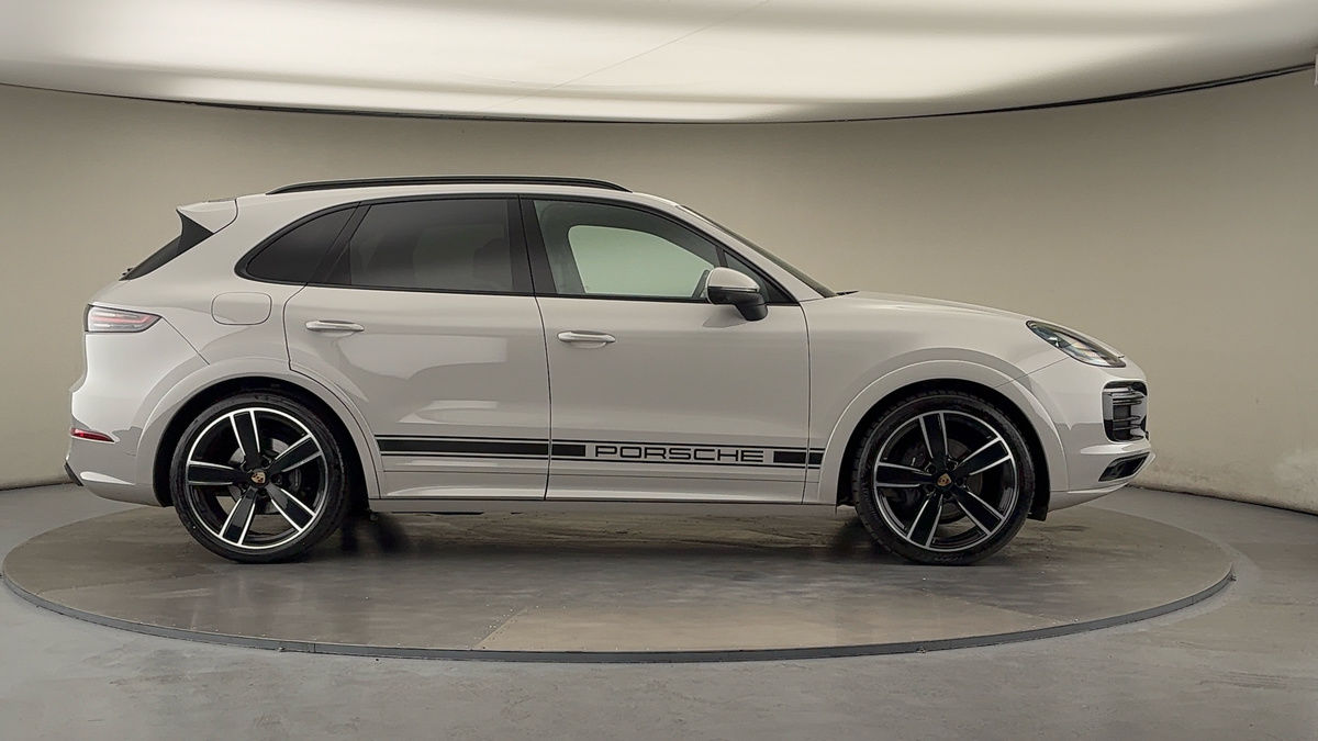 Porsche Cayenne Image 16