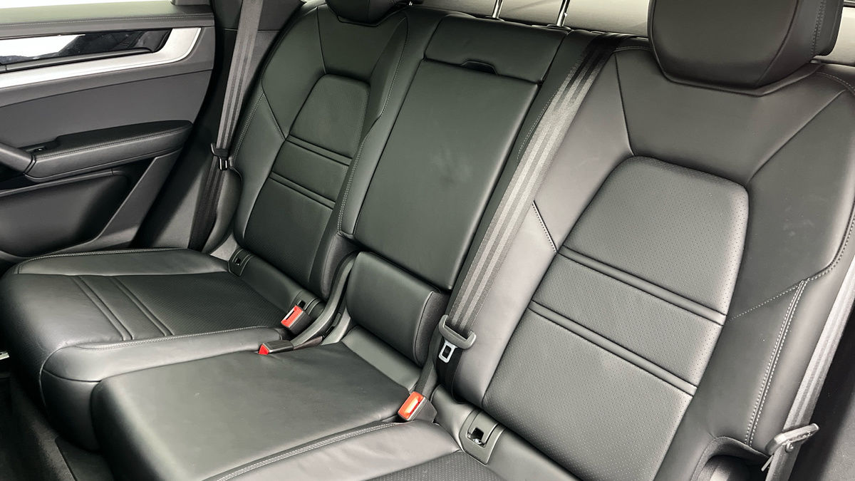 Porsche Cayenne Image 8