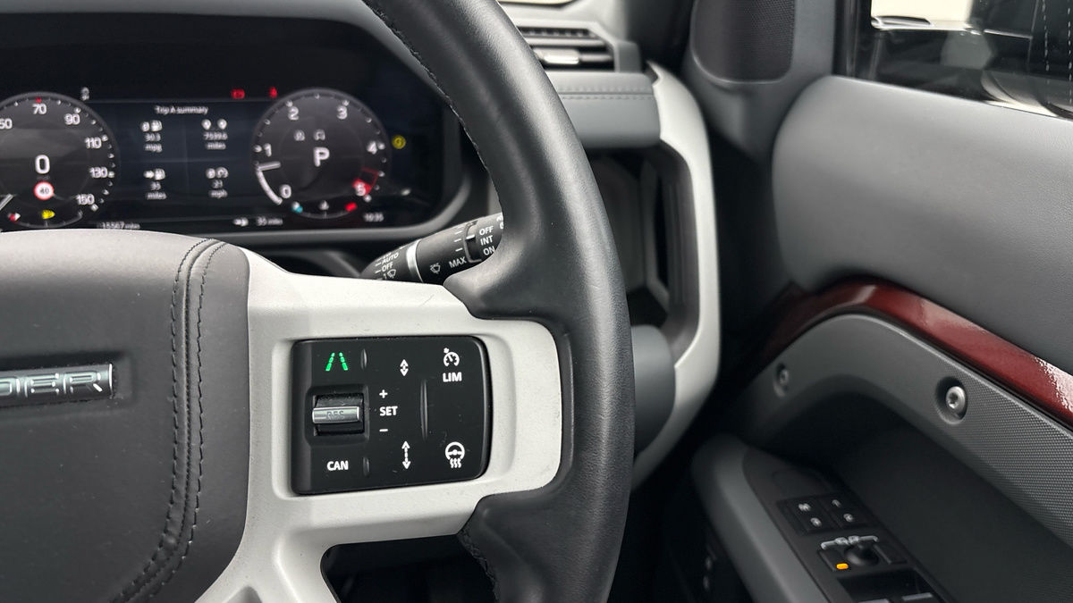 Land Rover Defender 130 Urban Image 14