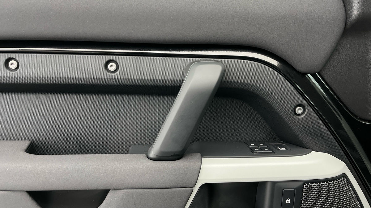 Land Rover Defender 110 Image 19