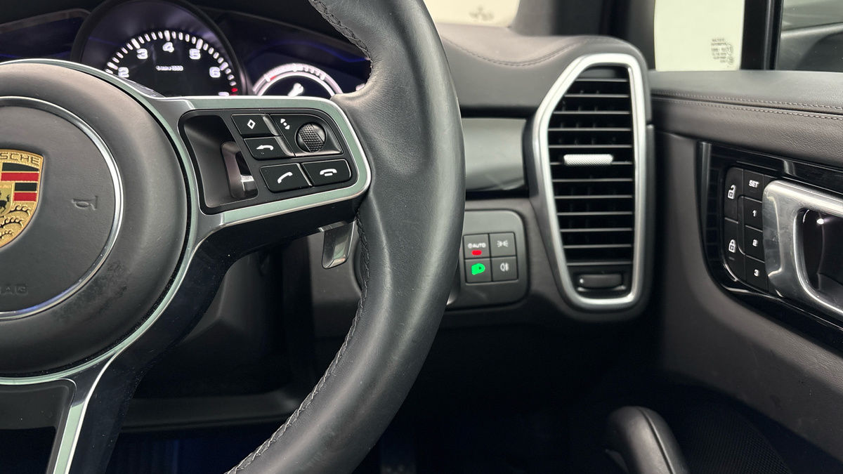 Porsche Cayenne Image 14