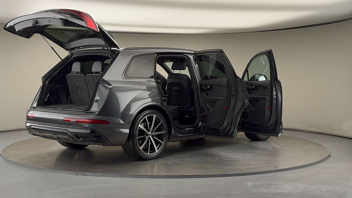 More views of Audi Q7