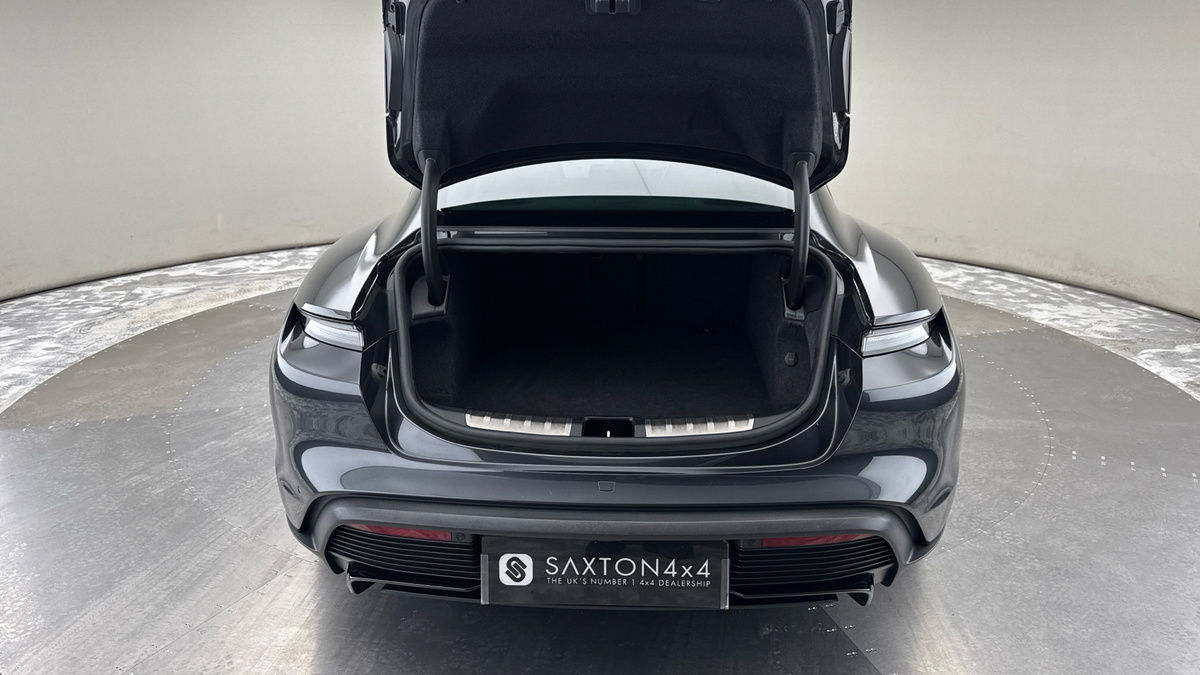 Porsche Taycan Image 11