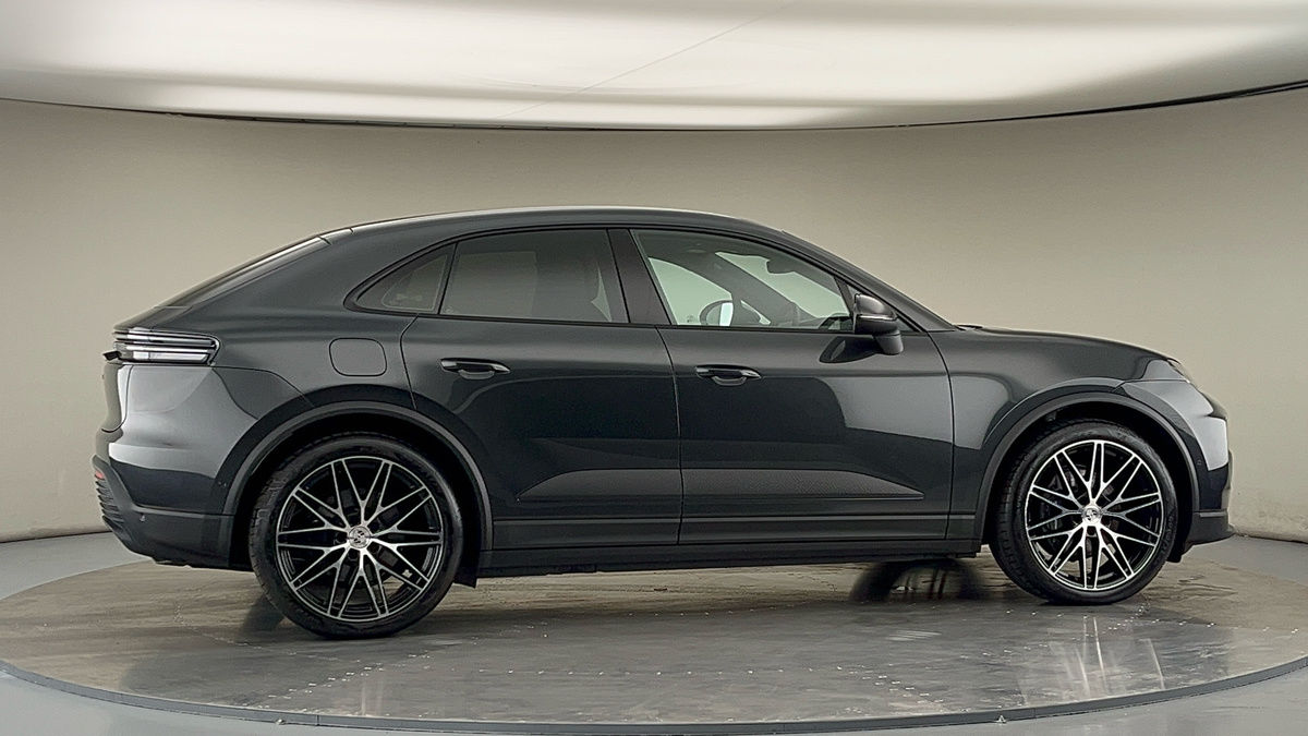 More views of Porsche Macan